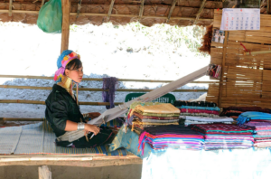 Karen Long Neck at Baan Tong Luang